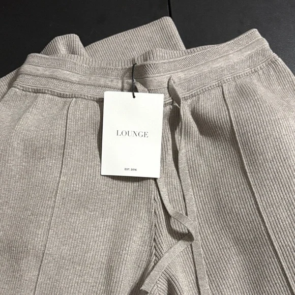 Chic Wide-Leg Gray Women's Pants - Picture 6 of 11